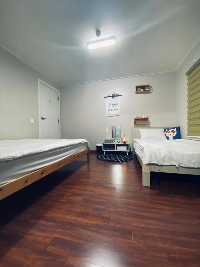 Lefthander Guesthouse Чечжу Екстер'єр фото